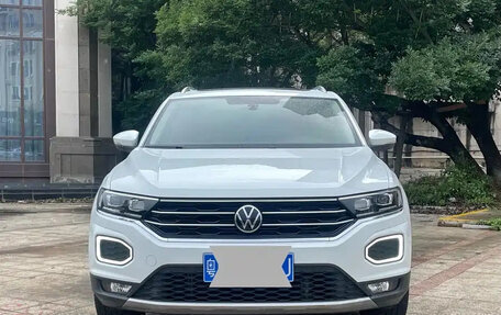 Volkswagen T-Roc I, 2022 год, 1 577 760 рублей, 2 фотография