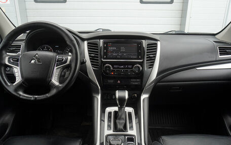 Mitsubishi Pajero Sport III рестайлинг, 2018 год, 2 989 000 рублей, 12 фотография