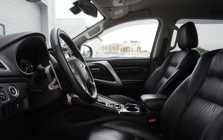 Mitsubishi Pajero Sport III рестайлинг, 2018 год, 2 989 000 рублей, 10 фотография