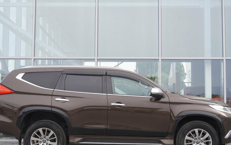 Mitsubishi Pajero Sport III рестайлинг, 2018 год, 2 989 000 рублей, 4 фотография