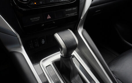 Mitsubishi Pajero Sport III рестайлинг, 2018 год, 2 989 000 рублей, 16 фотография