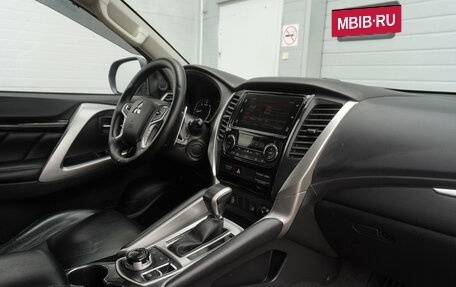 Mitsubishi Pajero Sport III рестайлинг, 2018 год, 2 989 000 рублей, 22 фотография
