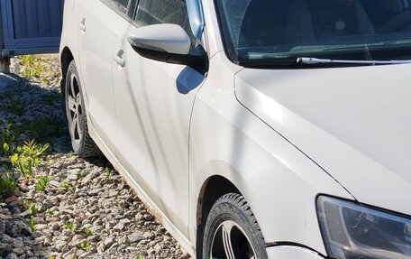 Volkswagen Jetta VI, 2011 год, 600 000 рублей, 2 фотография
