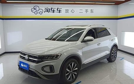 Volkswagen T-Roc I, 2023 год, 1 630 000 рублей, 2 фотография