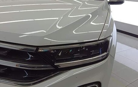 Volkswagen T-Roc I, 2023 год, 1 630 000 рублей, 3 фотография