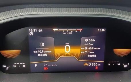 Volkswagen T-Roc I, 2023 год, 1 630 000 рублей, 5 фотография