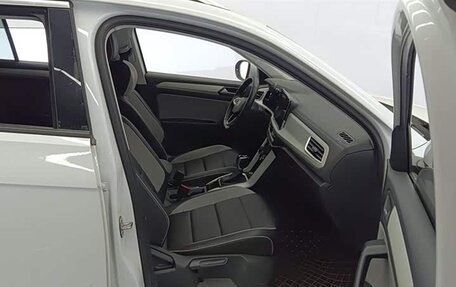 Volkswagen T-Roc I, 2023 год, 1 630 000 рублей, 13 фотография