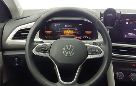 Volkswagen T-Roc I, 2023 год, 1 630 000 рублей, 6 фотография