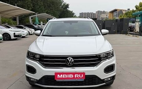 Volkswagen T-Roc I, 2022 год, 1 559 267 рублей, 2 фотография