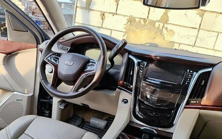 Cadillac Escalade IV, 2015 год, 2 900 000 рублей, 13 фотография