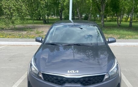 KIA Rio IV, 2021 год, 1 550 000 рублей, 1 фотография