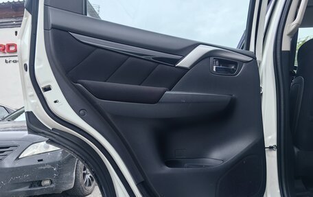 Mitsubishi Pajero Sport III рестайлинг, 2018 год, 3 200 000 рублей, 14 фотография