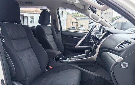 Mitsubishi Pajero Sport III рестайлинг, 2018 год, 3 200 000 рублей, 19 фотография