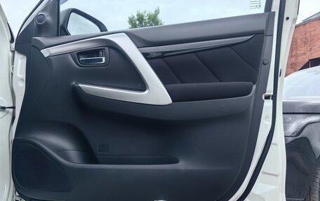 Mitsubishi Pajero Sport III рестайлинг, 2018 год, 3 200 000 рублей, 20 фотография