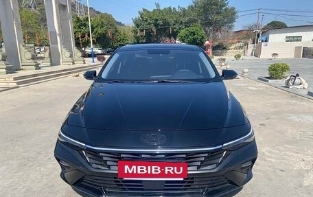 Hyundai Elantra, 2023 год, 1 350 000 рублей, 2 фотография