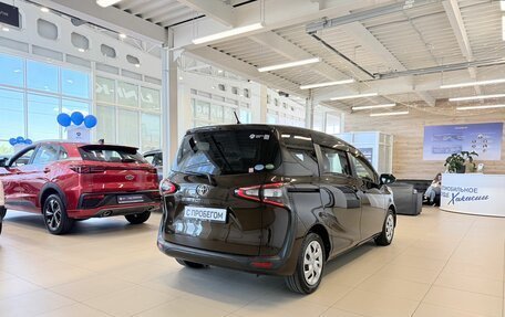 Toyota Sienta II, 2016 год, 1 349 000 рублей, 6 фотография
