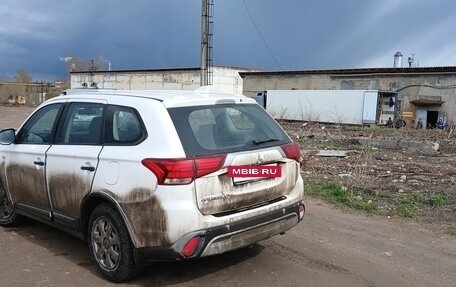 Mitsubishi Outlander III рестайлинг 3, 2021 год, 2 450 000 рублей, 4 фотография