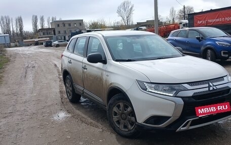 Mitsubishi Outlander III рестайлинг 3, 2021 год, 2 450 000 рублей, 2 фотография