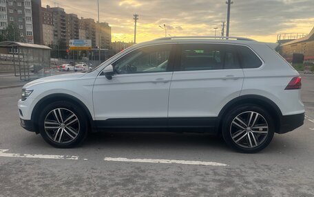 Volkswagen Tiguan II, 2020 год, 2 390 000 рублей, 2 фотография
