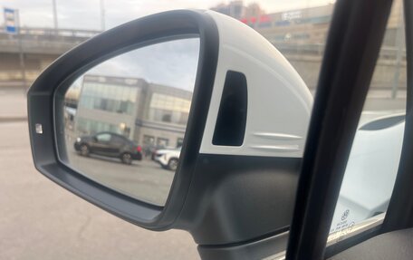 Volkswagen Tiguan II, 2020 год, 2 390 000 рублей, 16 фотография