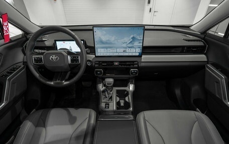 Toyota RAV4, 2025 год, 4 000 000 рублей, 8 фотография