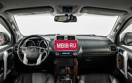Toyota Land Cruiser Prado 150 рестайлинг 2, 2016 год, 3 340 000 рублей, 9 фотография