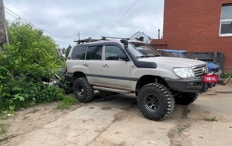 Toyota Land Cruiser 100 рестайлинг 2, 2003 год, 1 800 000 рублей, 3 фотография