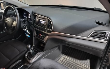 Hyundai Elantra VI рестайлинг, 2016 год, 1 120 000 рублей, 10 фотография