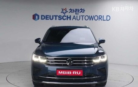 Volkswagen Tiguan II, 2021 год, 2 865 000 рублей, 1 фотография