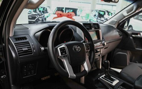Toyota Land Cruiser Prado 150 рестайлинг 2, 2013 год, 2 750 000 рублей, 9 фотография
