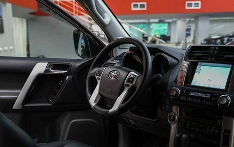 Toyota Land Cruiser Prado 150 рестайлинг 2, 2013 год, 2 750 000 рублей, 11 фотография