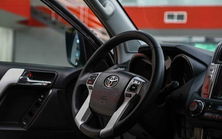 Toyota Land Cruiser Prado 150 рестайлинг 2, 2013 год, 2 750 000 рублей, 13 фотография