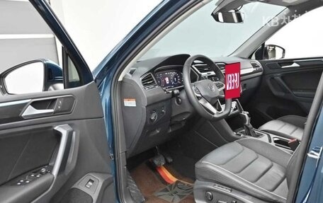 Volkswagen Tiguan II, 2021 год, 2 865 000 рублей, 7 фотография