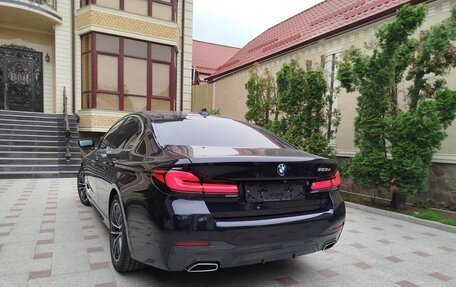 BMW 5 серия, 2023 год, 5 300 000 рублей, 2 фотография