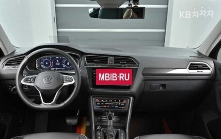 Volkswagen Tiguan II, 2021 год, 2 865 000 рублей, 18 фотография
