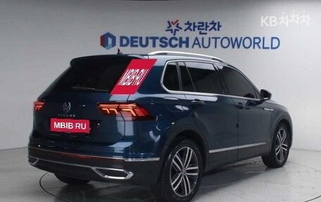 Volkswagen Tiguan II, 2021 год, 2 865 000 рублей, 3 фотография