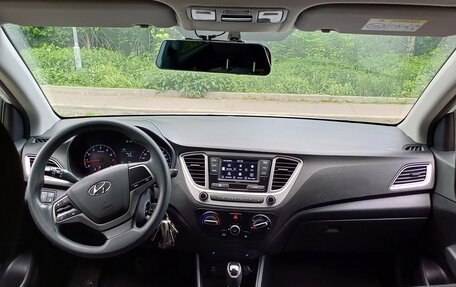 Hyundai Solaris II рестайлинг, 2020 год, 1 300 000 рублей, 5 фотография