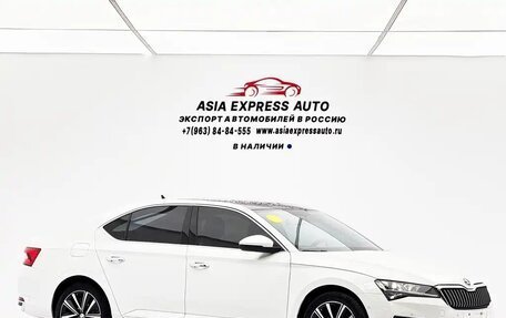 Skoda Superb III рестайлинг, 2023 год, 1 800 000 рублей, 3 фотография