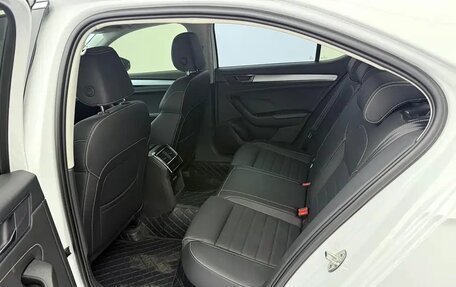 Skoda Superb III рестайлинг, 2023 год, 1 800 000 рублей, 13 фотография