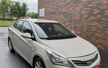Hyundai Solaris II рестайлинг, 2015 год, 1 000 000 рублей, 1 фотография