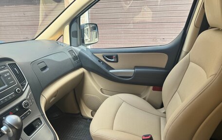Hyundai H-1 II рестайлинг, 2016 год, 2 470 000 рублей, 10 фотография