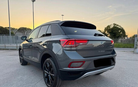 Volkswagen T-Roc I, 2023 год, 1 830 000 рублей, 4 фотография