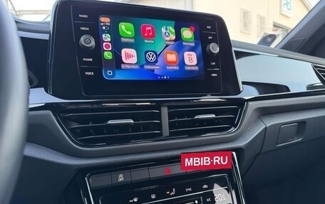 Volkswagen T-Roc I, 2023 год, 1 830 000 рублей, 8 фотография