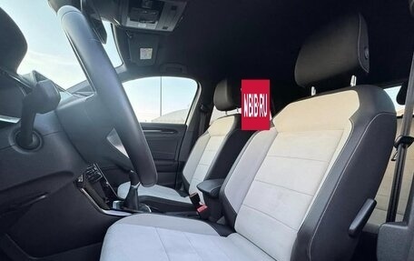 Volkswagen T-Roc I, 2023 год, 1 830 000 рублей, 9 фотография