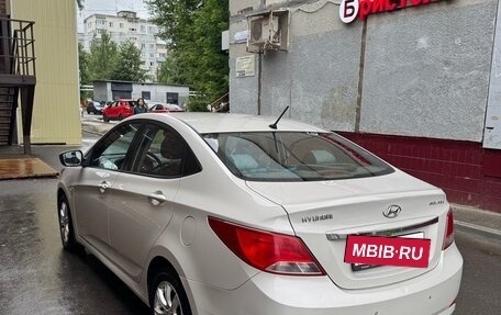 Hyundai Solaris II рестайлинг, 2015 год, 1 000 000 рублей, 3 фотография