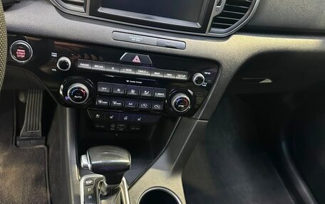 KIA Sportage IV рестайлинг, 2018 год, 2 350 000 рублей, 21 фотография
