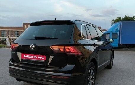 Volkswagen Tiguan II, 2019 год, 2 240 000 рублей, 3 фотография