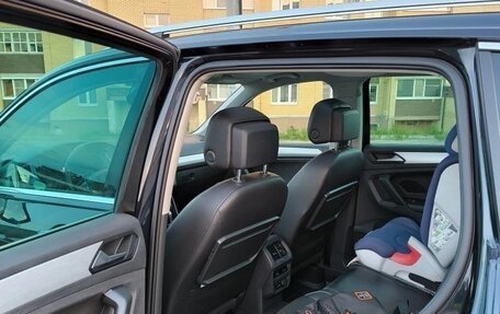 Volkswagen Tiguan II, 2019 год, 2 240 000 рублей, 13 фотография