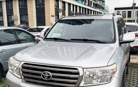 Toyota Land Cruiser 200, 2010 год, 2 800 000 рублей, 2 фотография