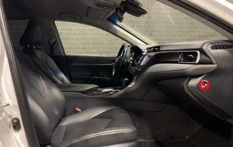 Toyota Camry, 2019 год, 2 850 000 рублей, 10 фотография